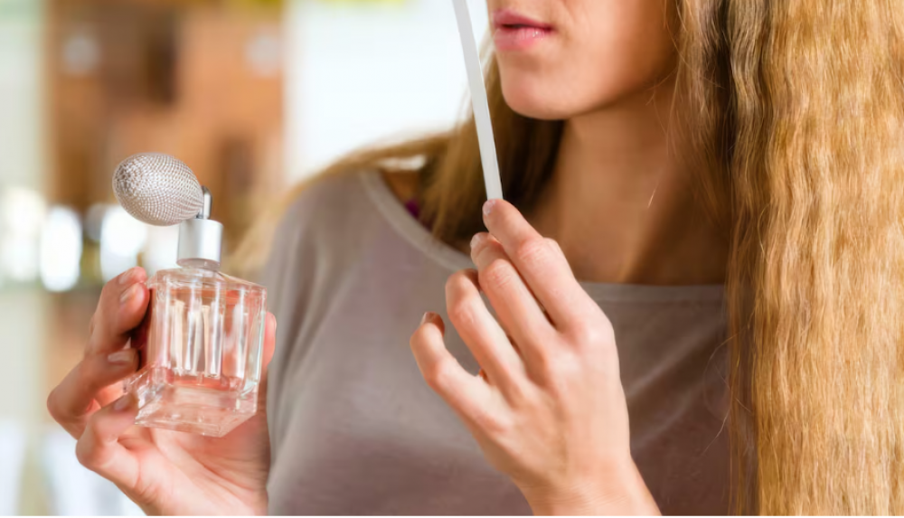 Cosmétiques de luxe la concurrence s’attaque aux dérives du marché